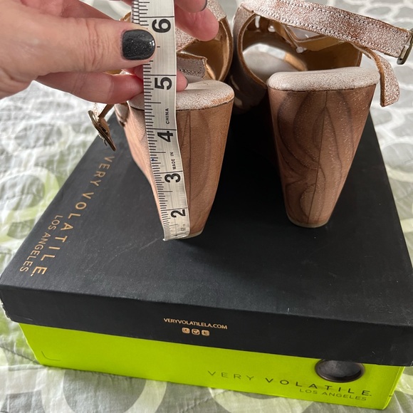 Very Volatile wedge Sandals. Sz 10 - Picture 7 of 7